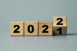 wooden cube changing from 2021 to 2022