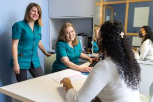 front desk talking to patient about switching to fee for service